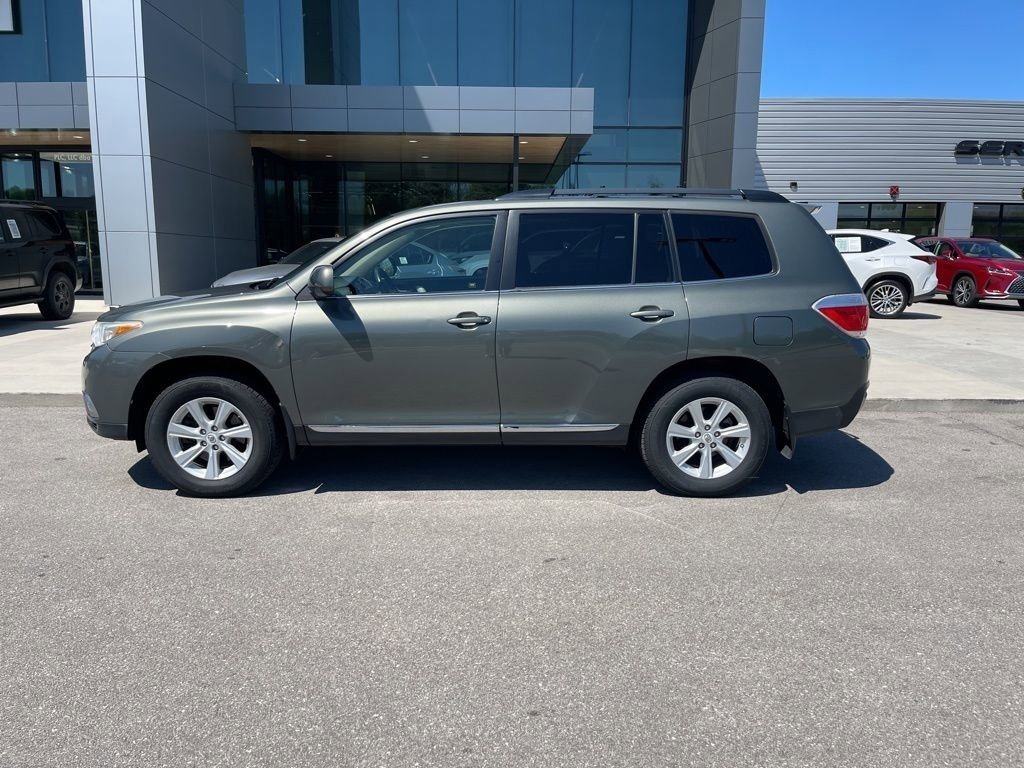 Used 2011 Toyota Highlander SE w/ Tow Pkg AWD/4WD image 4