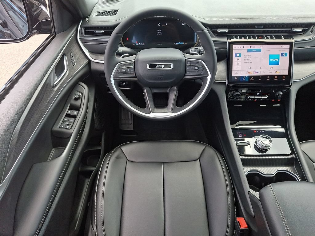 Used 2024 Jeep Grand Cherokee Limited AWD/4WD image 11