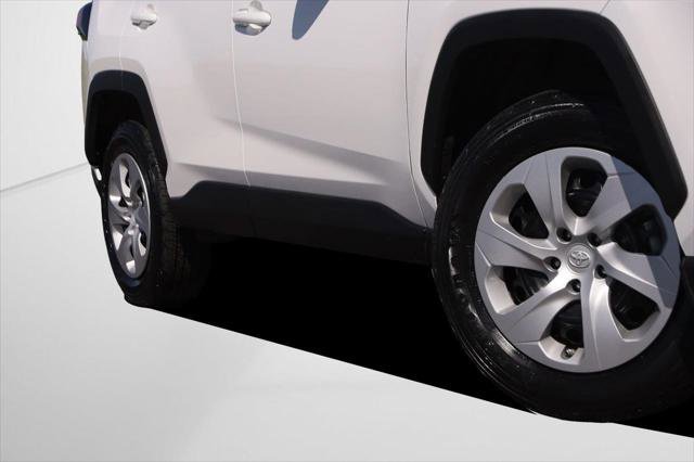 Certified 2024 Toyota RAV4 LE AWD/4WD image 3