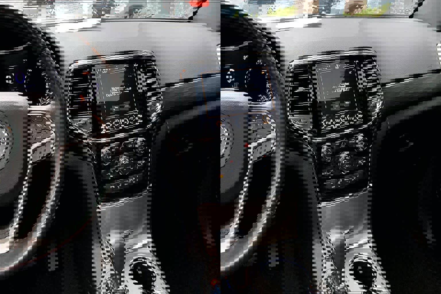 Used 2022 Jeep Grand Cherokee Laredo X image 6