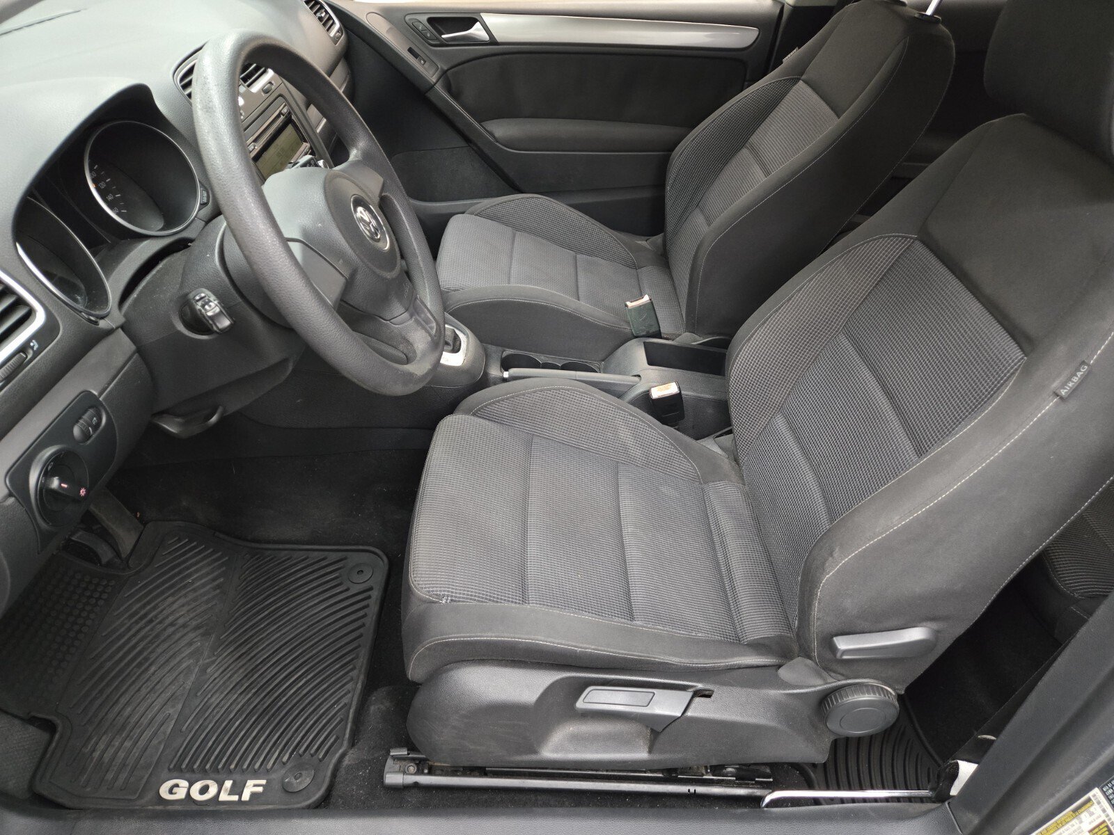 Used 2011 Volkswagen Golf 2-Door FWD image 6