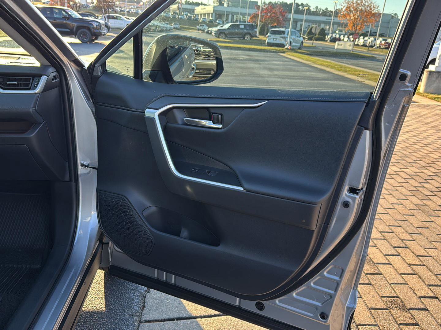 New 2025 Toyota RAV4 Limited image 13