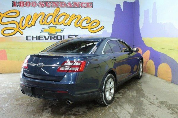 Used 2017 Ford Taurus SE image 4