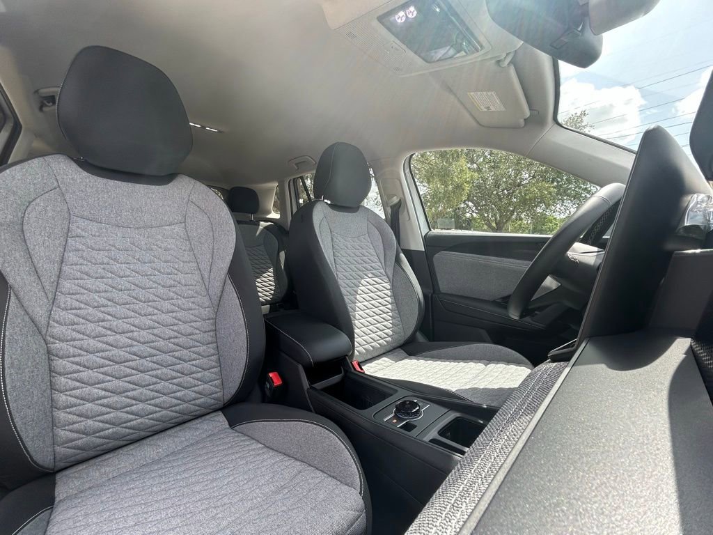 Used 2025 Volkswagen Tiguan S image 29