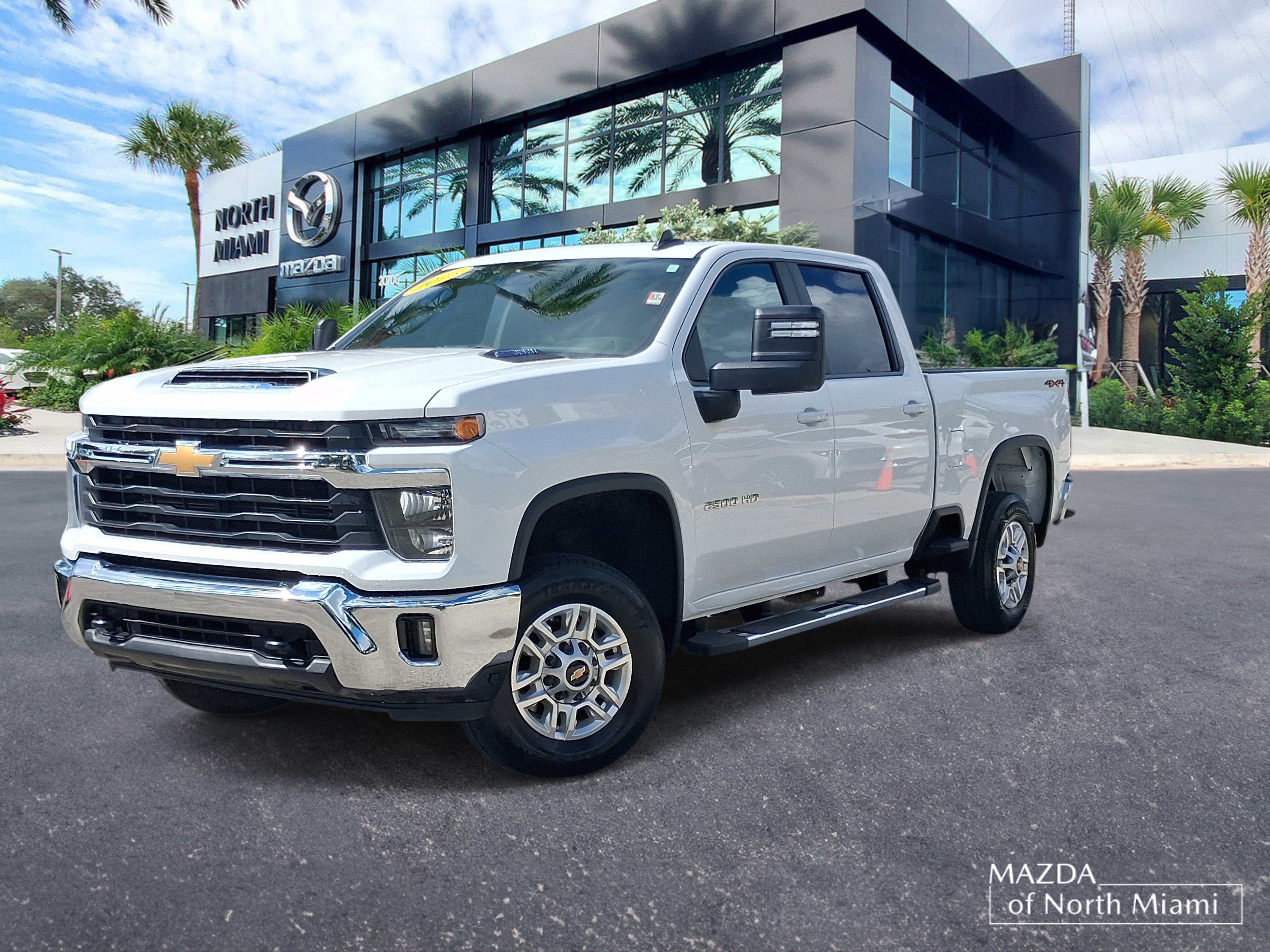 Used 2025 Chevrolet Silverado 2500 LT w/ Convenience Package AWD/4WD image 1