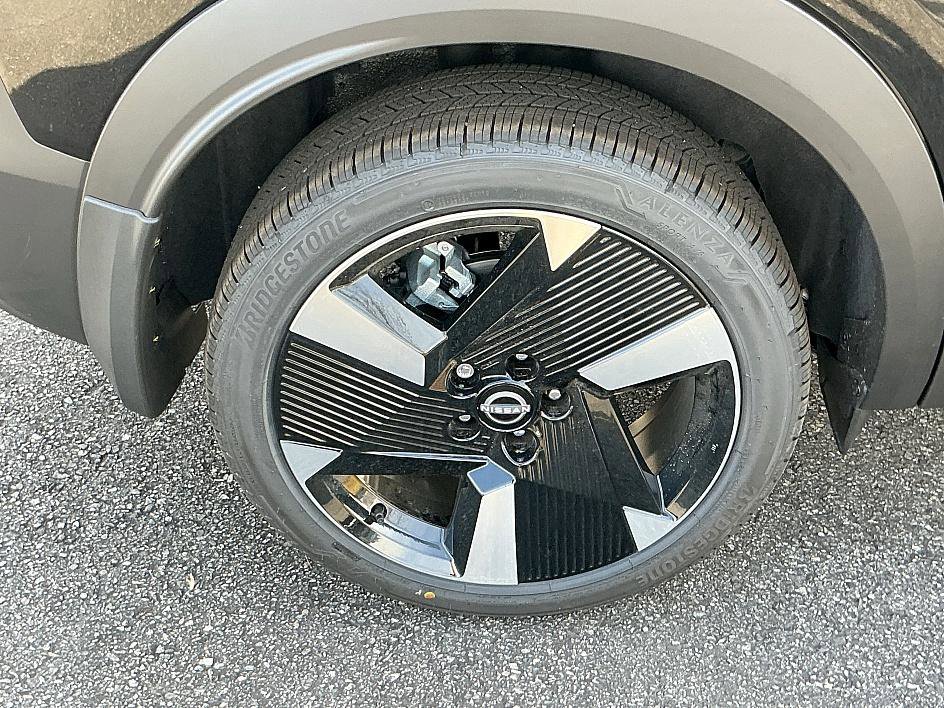 New 2026 Nissan Kicks SR image 9