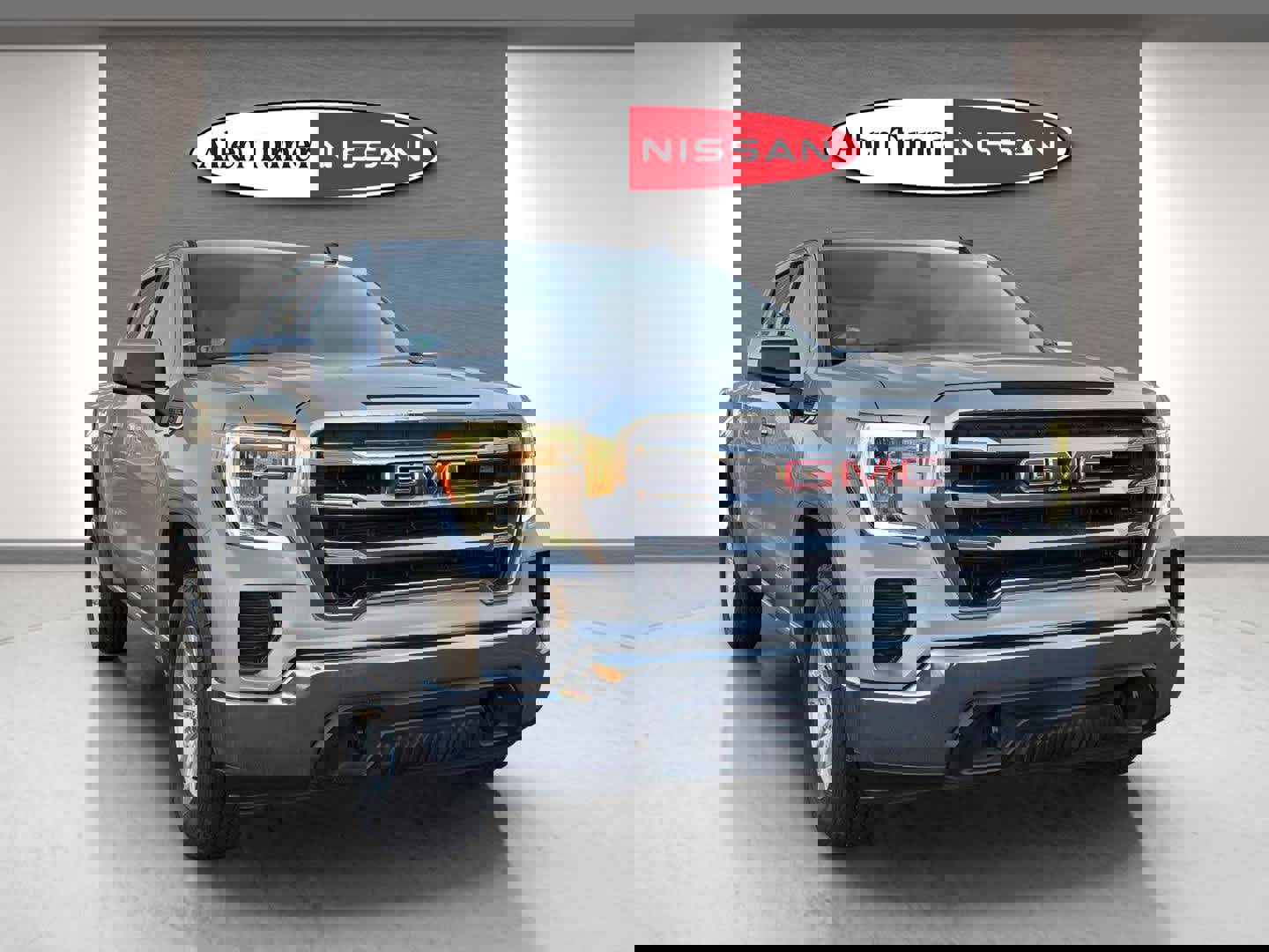 Used 2021 GMC Sierra 1500 SLE image 2