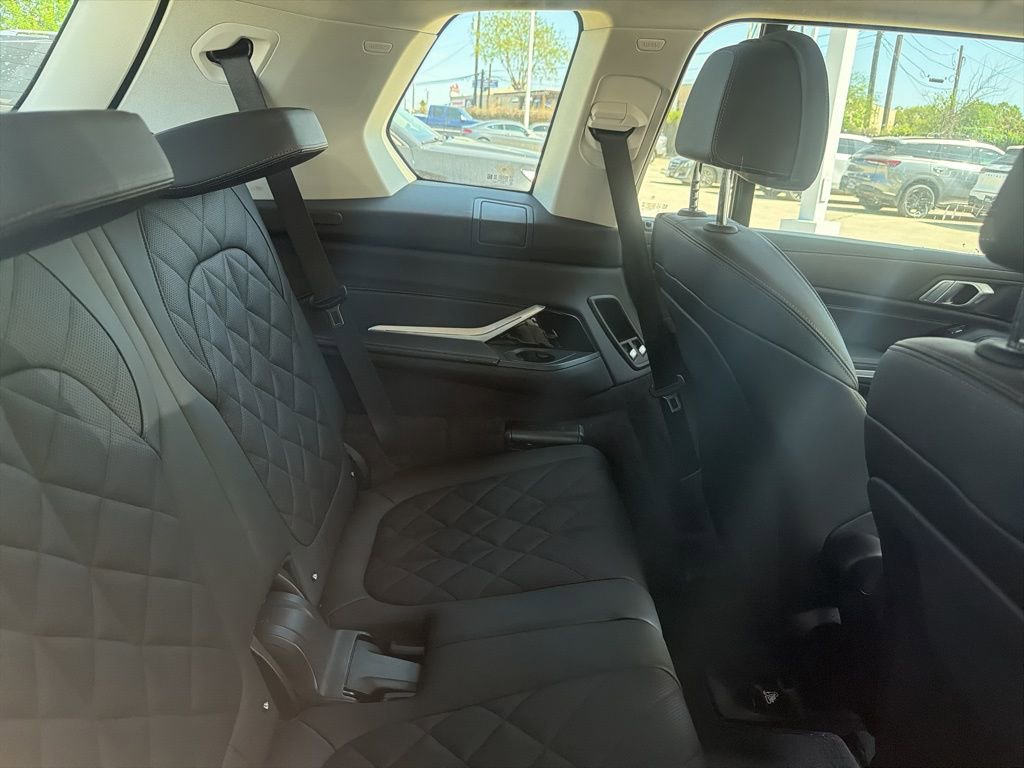 Used 2025 BMW X7 xDrive40i w/ Climate Comfort Package image 6