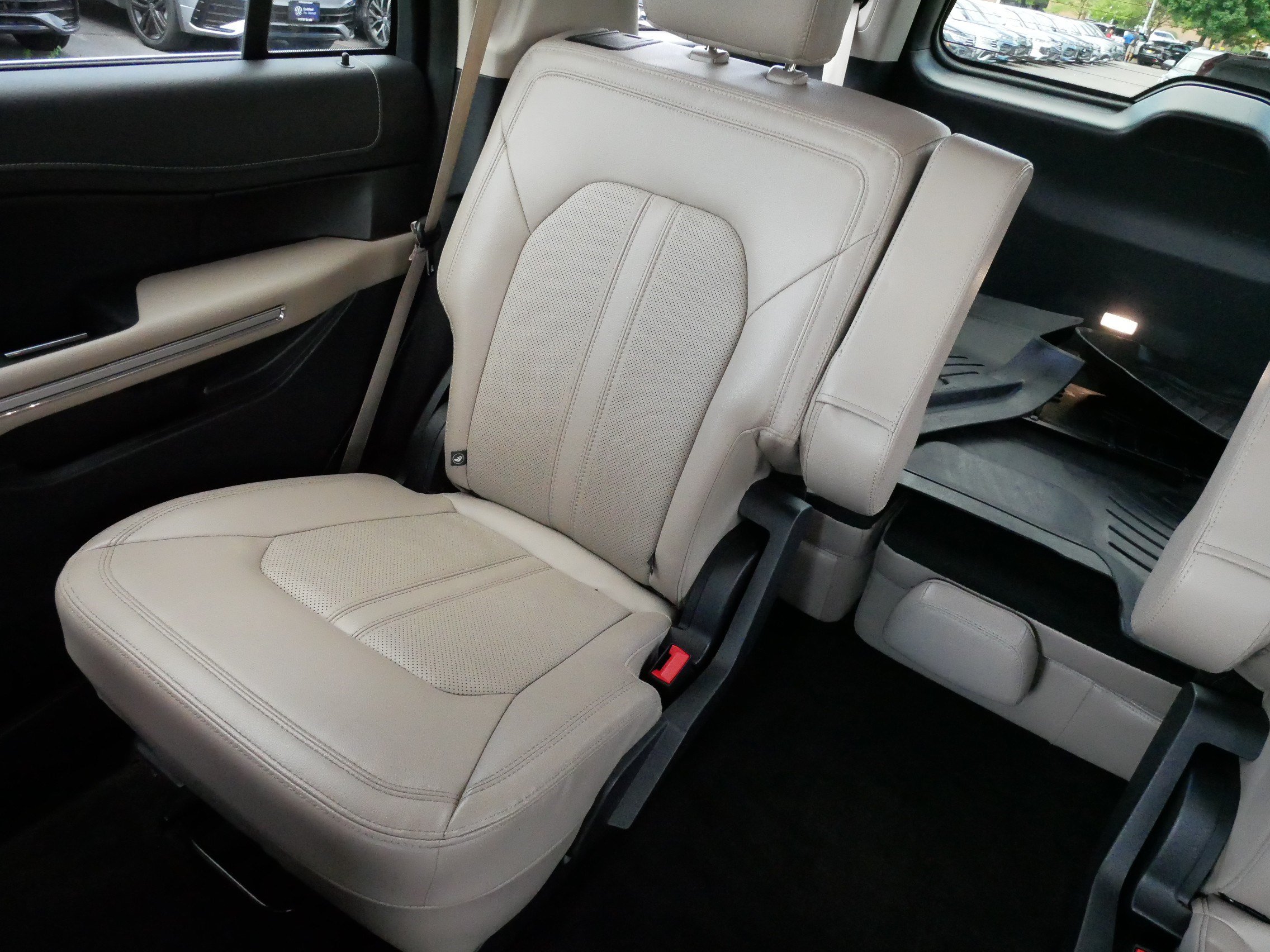 Used 2023 Ford Expedition Limited AWD/4WD image 12