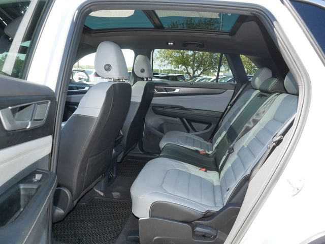 Certified 2024 Volkswagen Atlas Cross Sport SEL R-Line AWD/4WD image 17