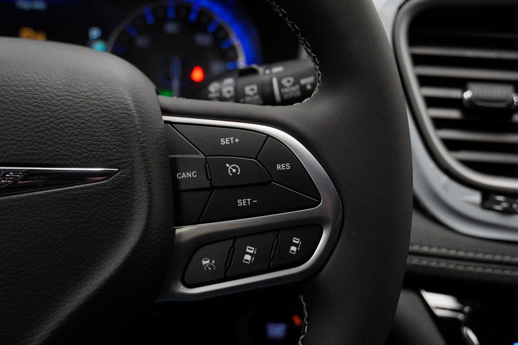 New 2026 Chrysler Pacifica Select image 28