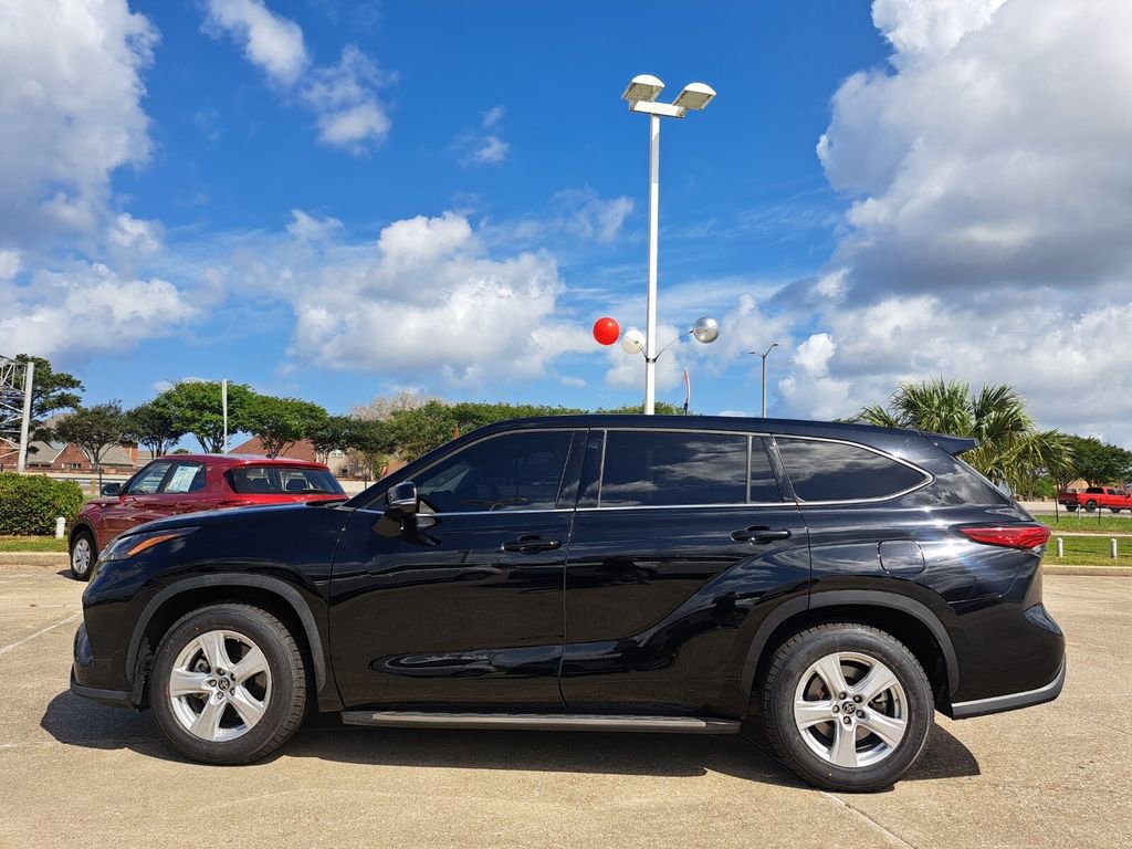 Used 2022 Toyota Highlander LE image 8