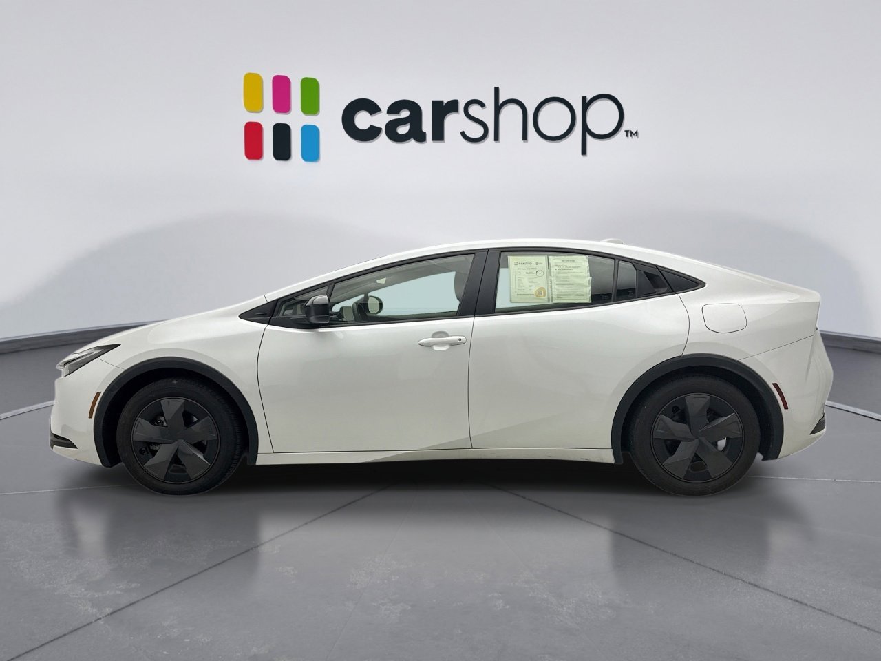 Used 2024 Toyota Prius Prime SE image 2