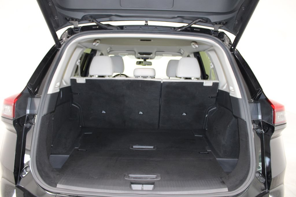 Used 2024 Nissan Rogue SL FWD image 14