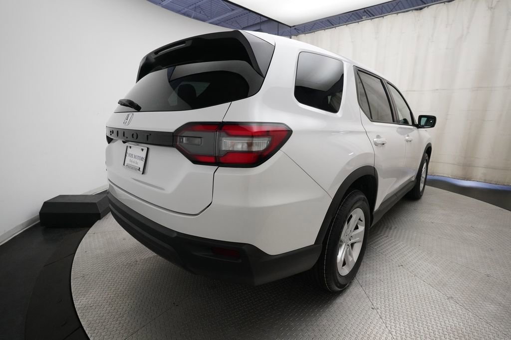 Certified 2023 Honda Pilot LX image 13