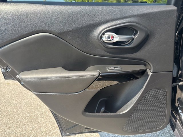 Used 2023 Jeep Cherokee Altitude Lux image 21