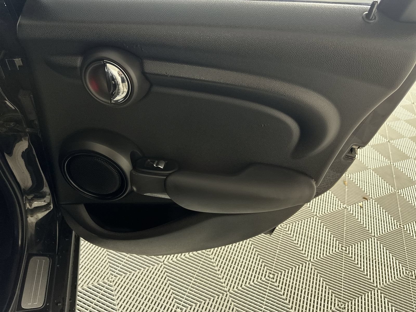 Used 2016 MINI Cooper 4-Door Hardtop FWD image 31
