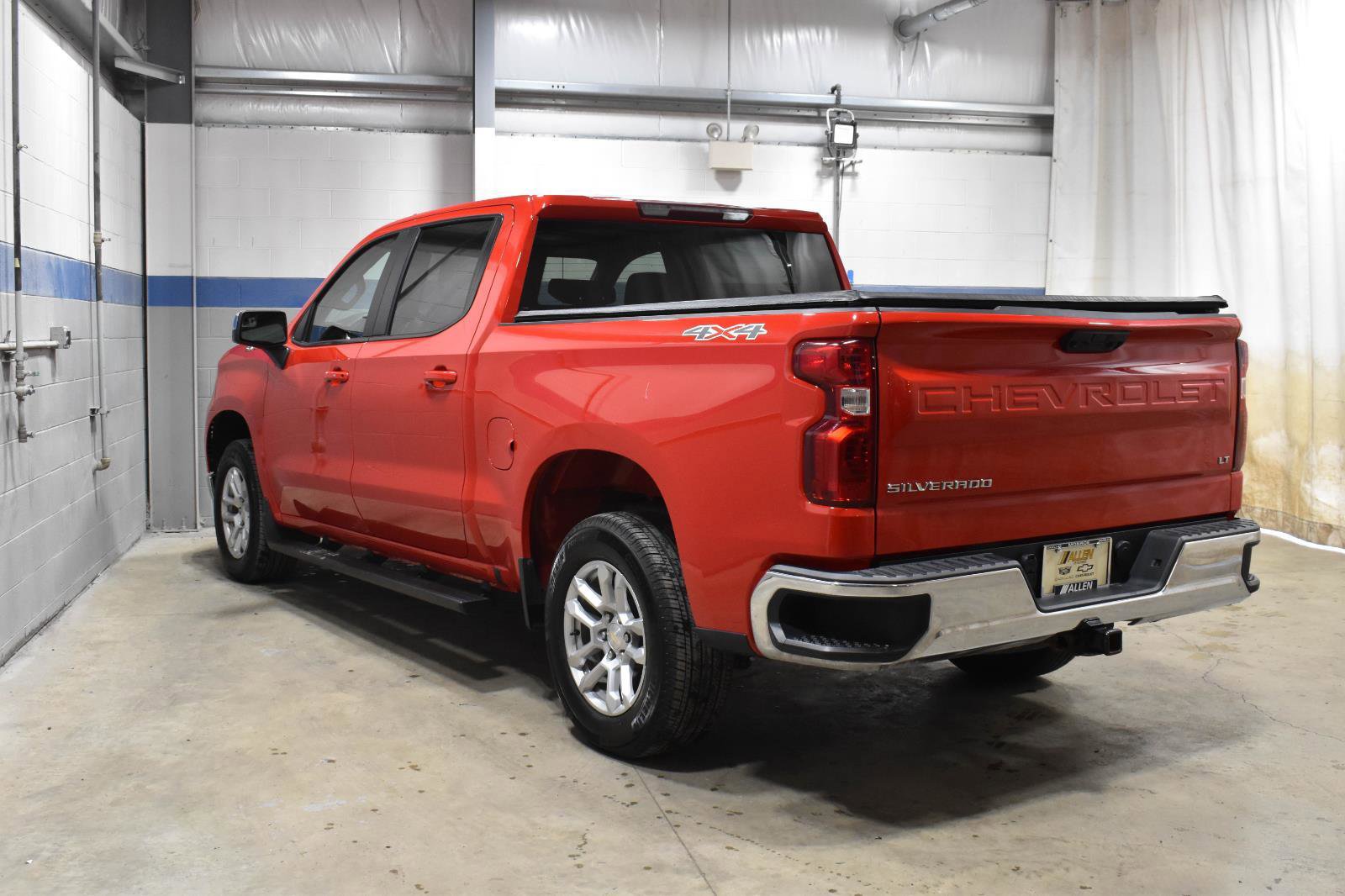 Used 2022 Chevrolet Silverado 1500 LT AWD/4WD image 24