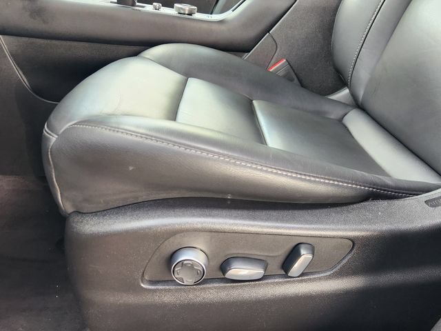 Used 2025 Cadillac XT4 Premium Luxury FWD image 23
