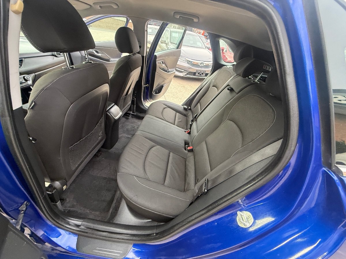 Used 2019 Hyundai Elantra GT FWD image 18