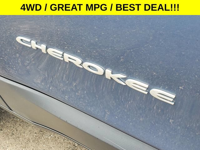 Used 2020 Jeep Cherokee Latitude Plus w/ Cold Weather Group AWD/4WD image 7