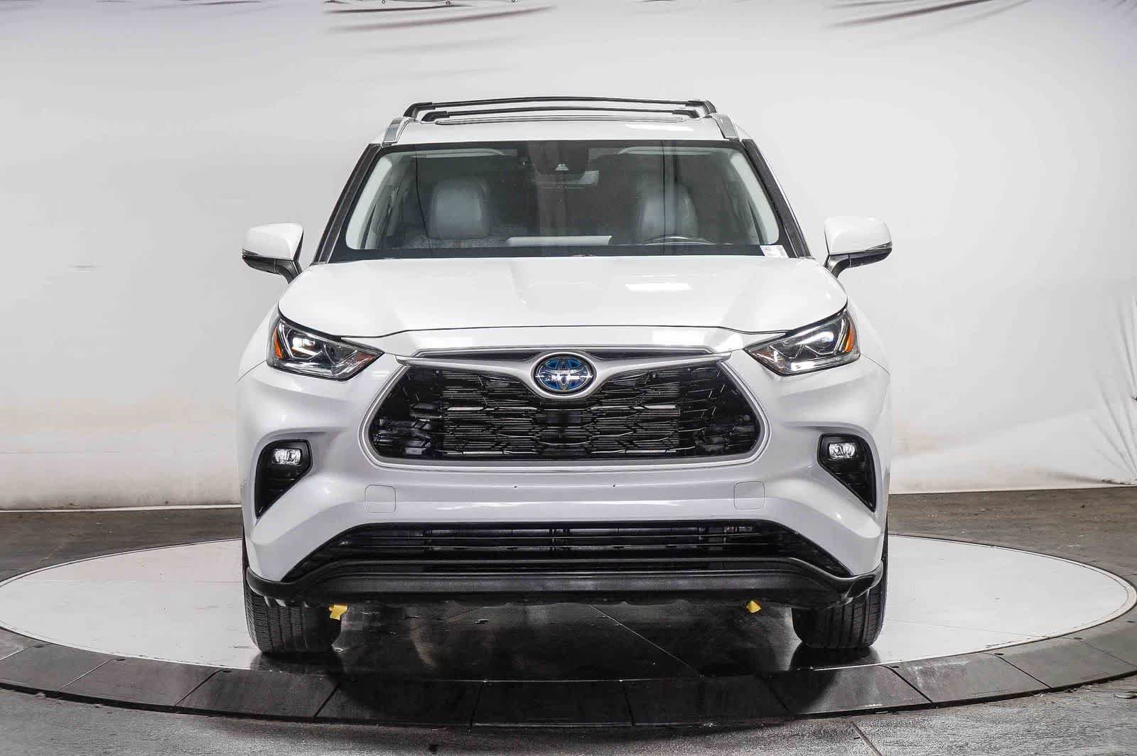 Used 2023 Toyota Highlander Bronze Edition FWD image 5