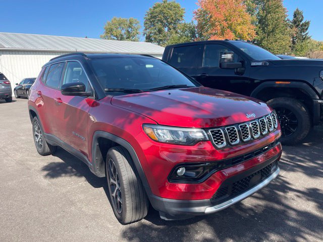 Used 2024 Jeep Compass Limited AWD/4WD image 2