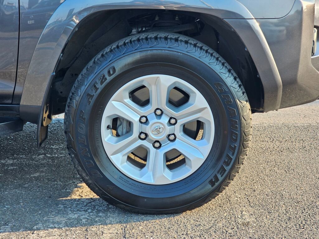 Used 2022 Toyota 4Runner SR5 Premium image 10