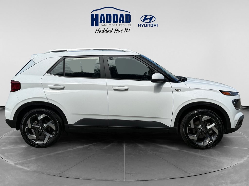 Certified 2026 Hyundai Venue SEL FWD image 4
