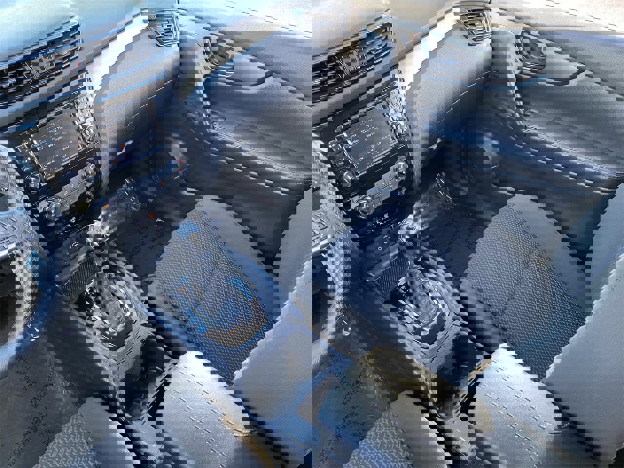 Used 2021 Nissan Rogue Sport S image 17