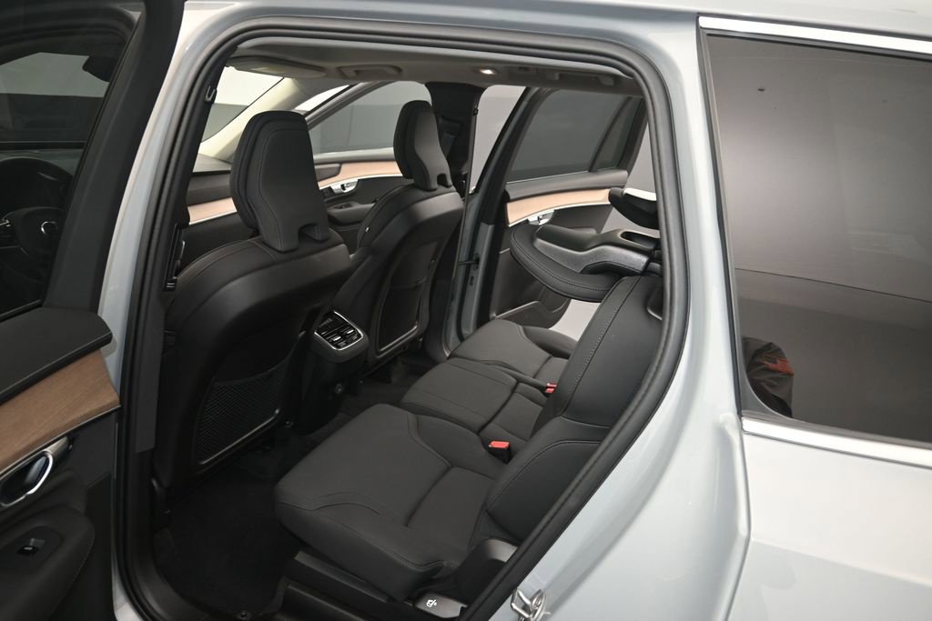 Used 2026 Volvo XC90 B6 Plus w/ Protection Package Premier AWD/4WD image 13