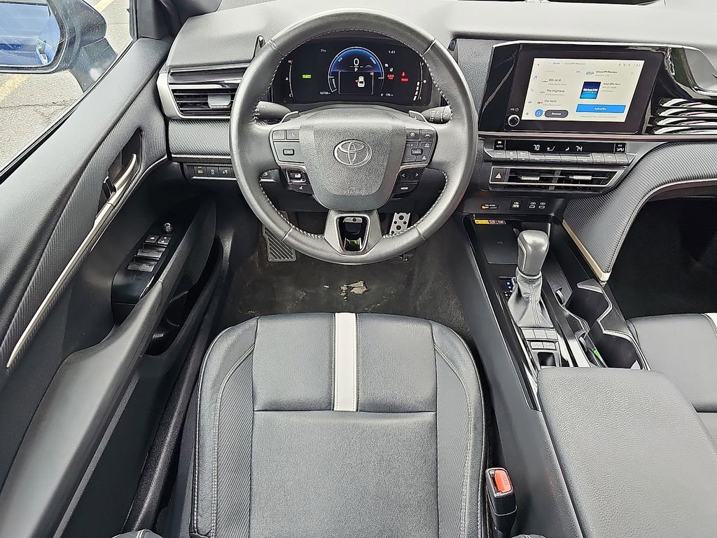 Used 2025 Toyota Camry SE image 12