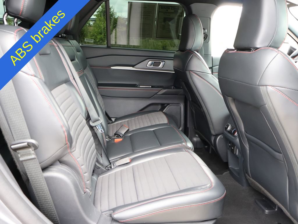 Used 2025 Ford Explorer ST-Line w/ ST-Line Street Pack AWD/4WD image 12