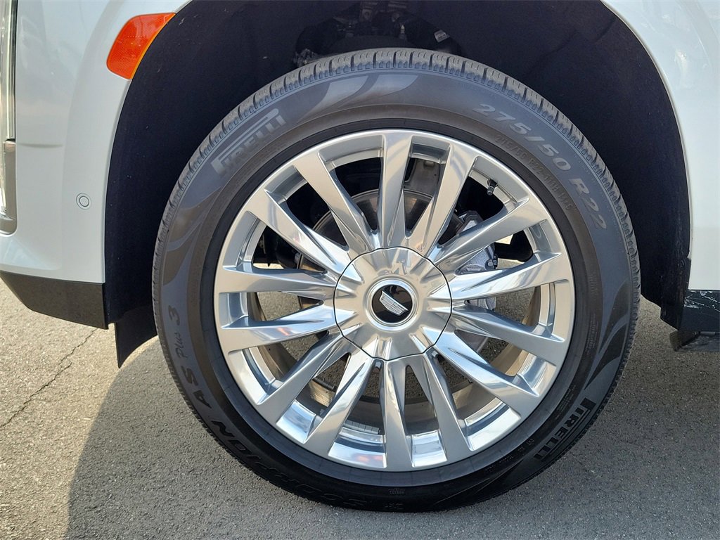 Used 2021 Cadillac Escalade Premium Luxury w/ LPO, Illumination Package image 29