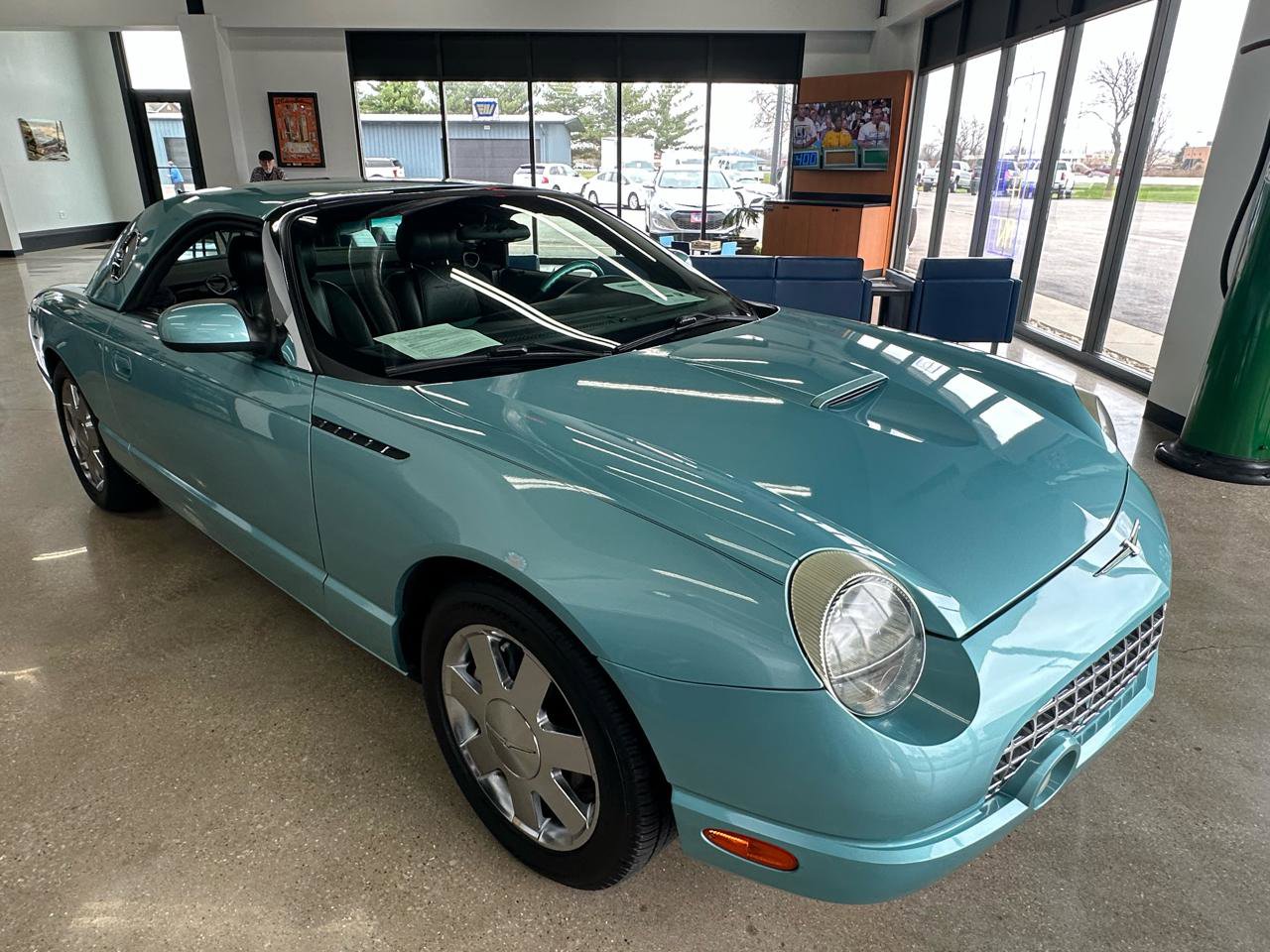Used 2002 Ford Thunderbird Deluxe image 9