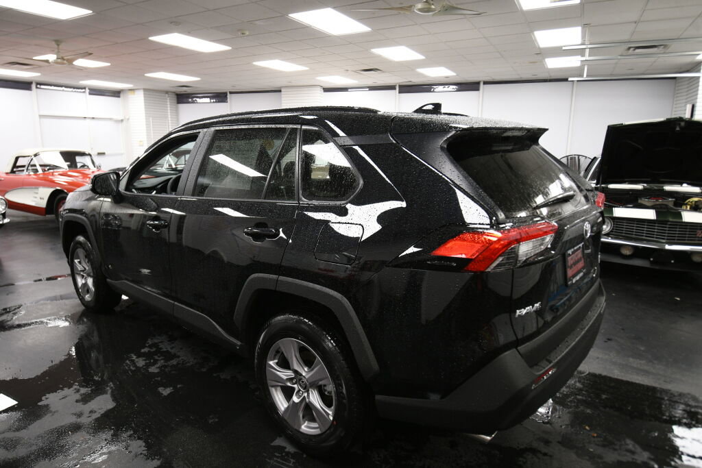 Used 2025 Toyota RAV4 XLE image 5