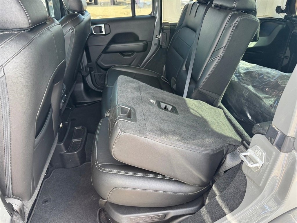 Used 2022 Jeep Wrangler Unlimited Sahara image 12