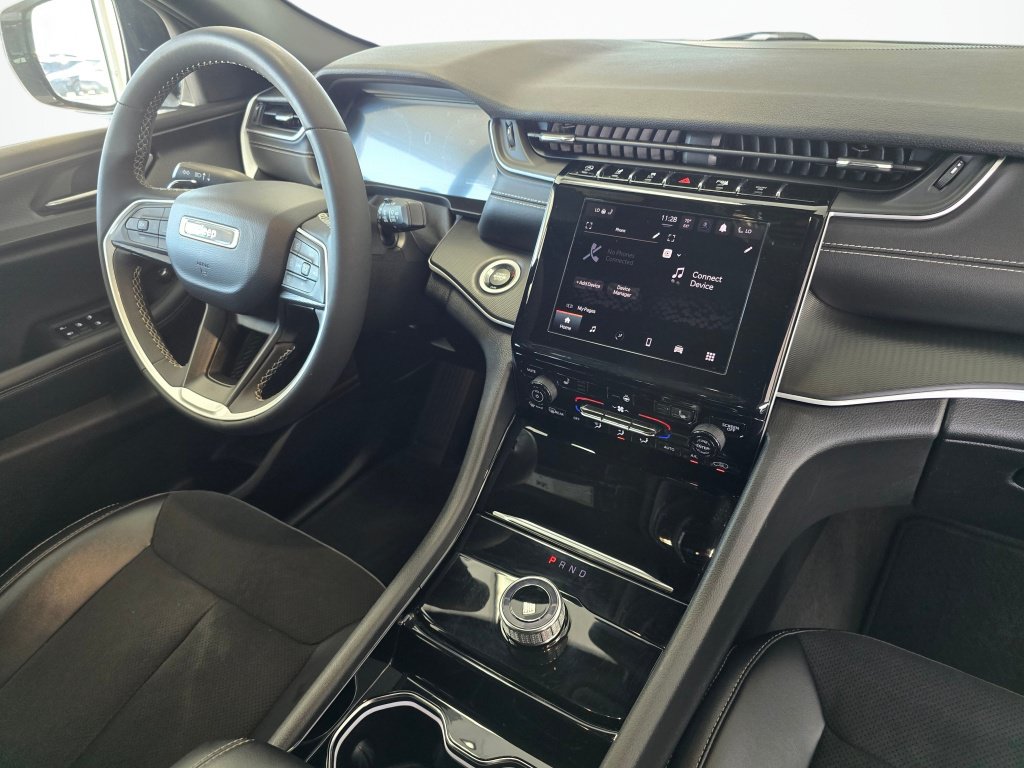 Used 2023 Jeep Grand Cherokee Altitude AWD/4WD image 39