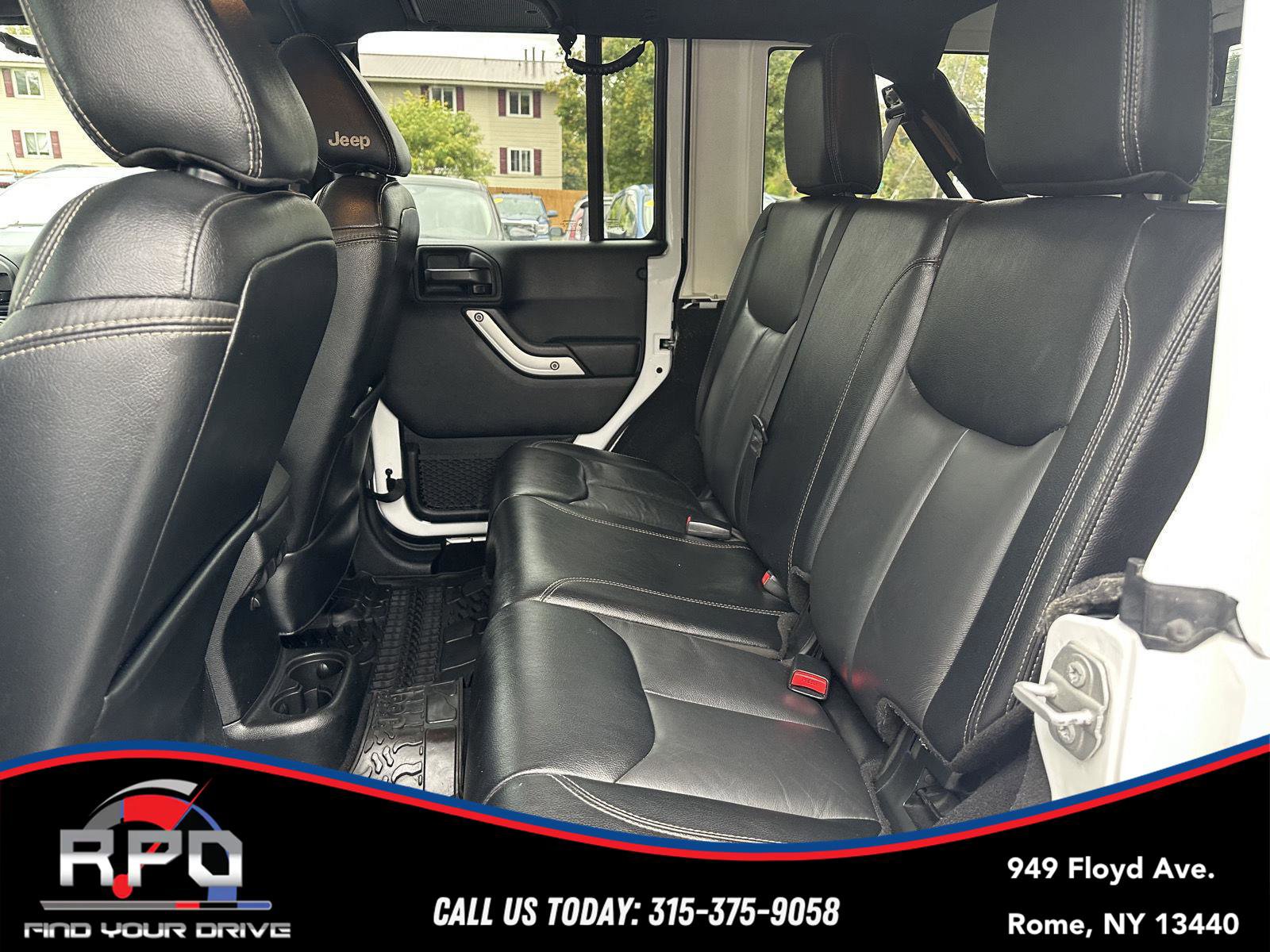 Used 2017 Jeep Wrangler Unlimited Sahara w/ Connectivity Group image 16