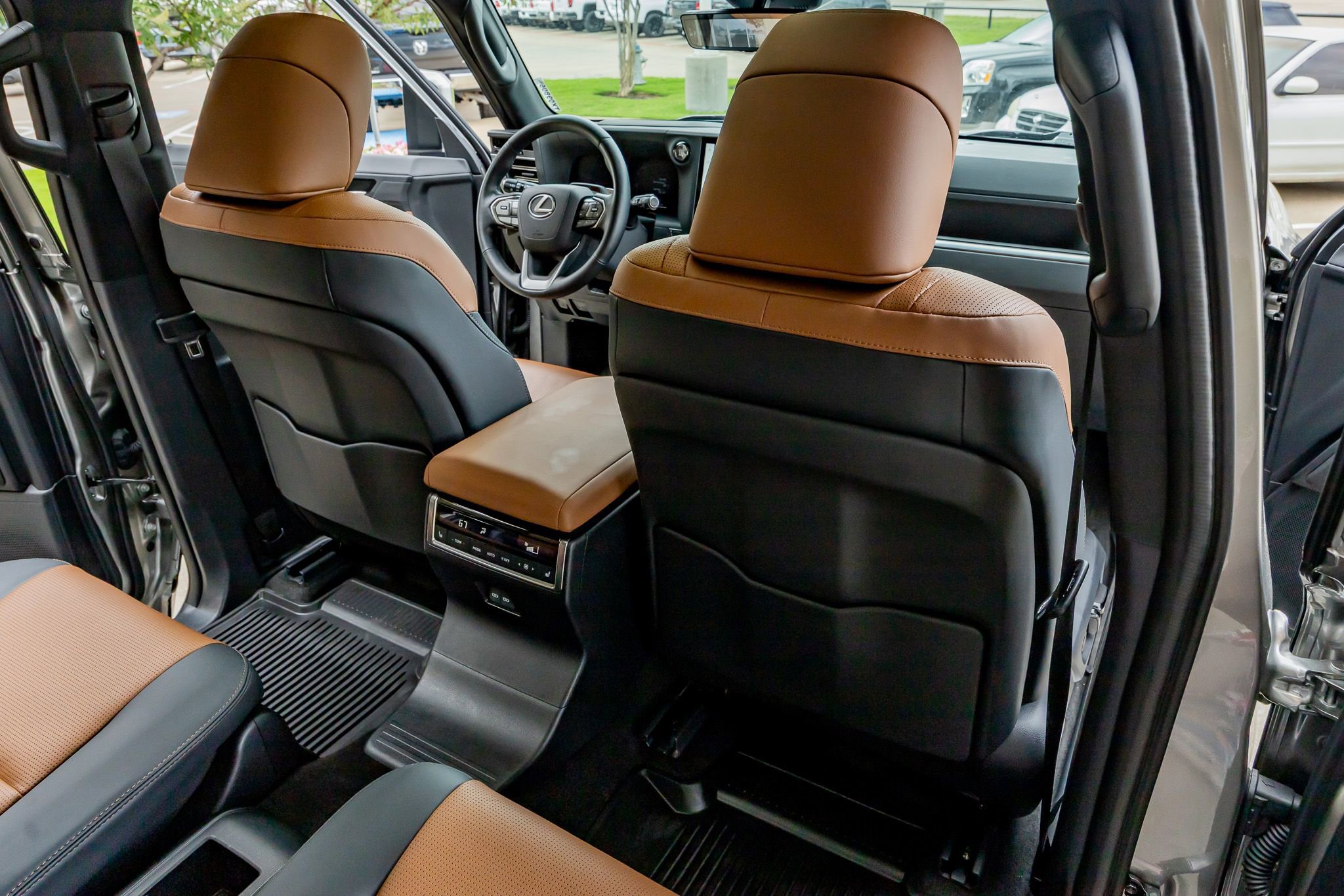 Used 2025 Lexus GX 550 w/ Accessory Package (2T) AWD/4WD image 32