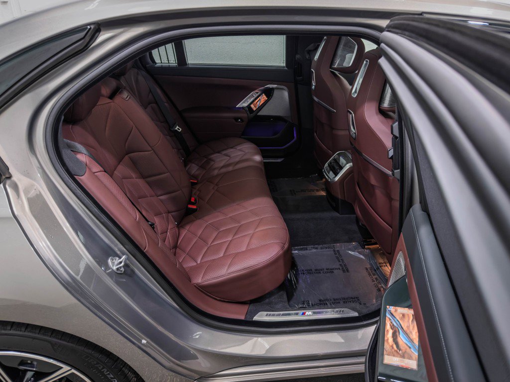 Used 2025 BMW 760i xDrive w/ Executive Package AWD/4WD image 22