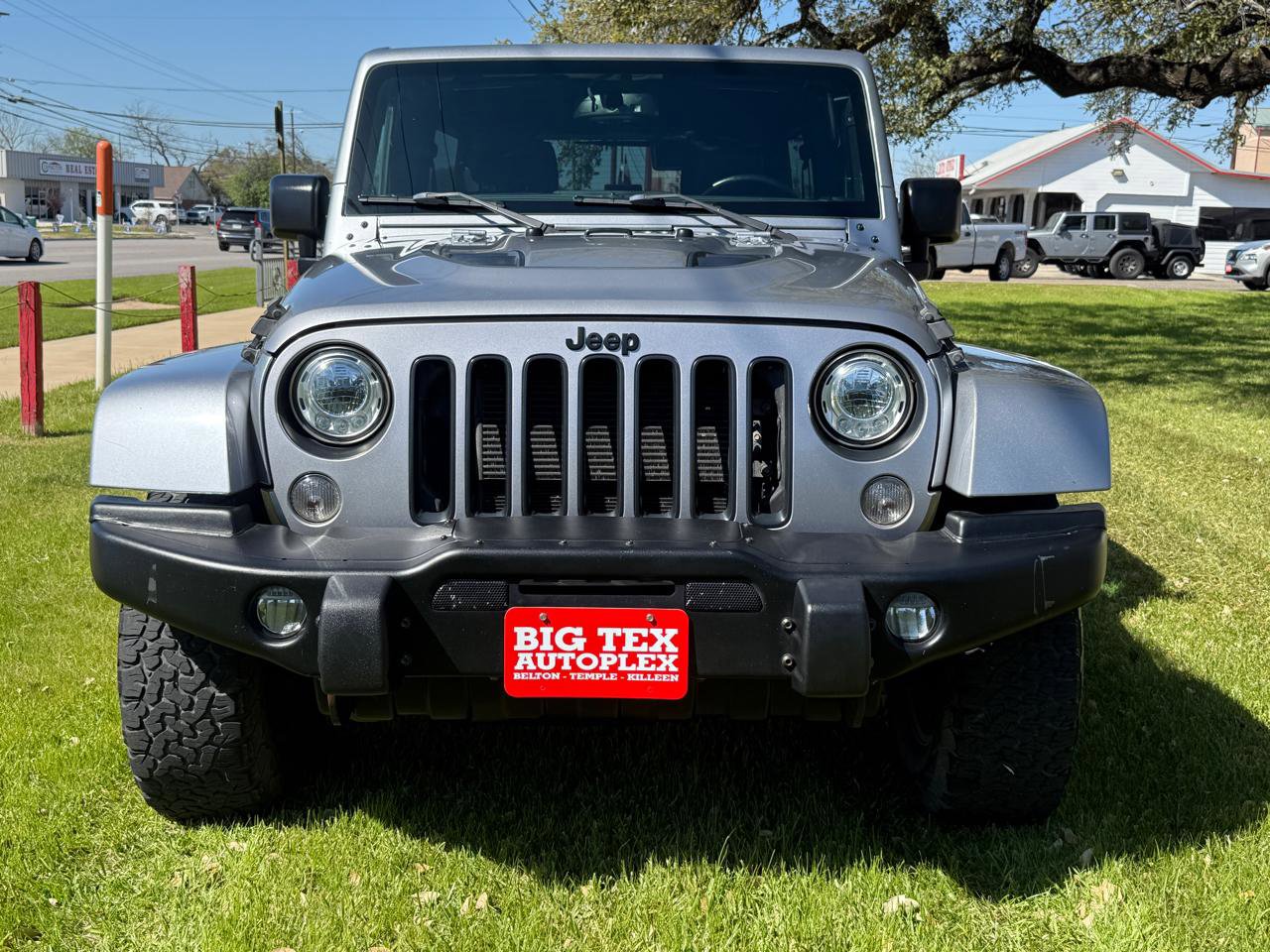 Used 2017 Jeep Wrangler Unlimited Sahara AWD/4WD image 3