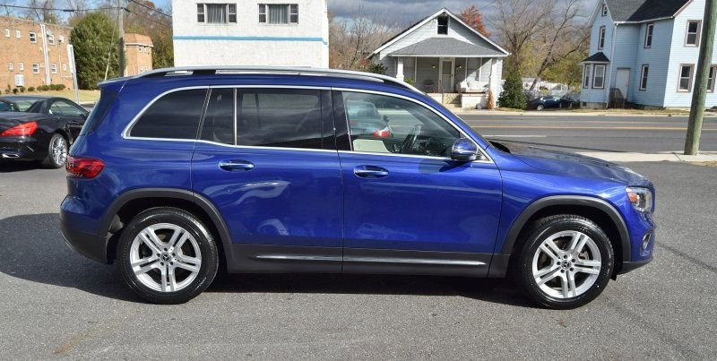 Used 2021 Mercedes-Benz GLB 250 4MATIC w/ Premium Package image 6