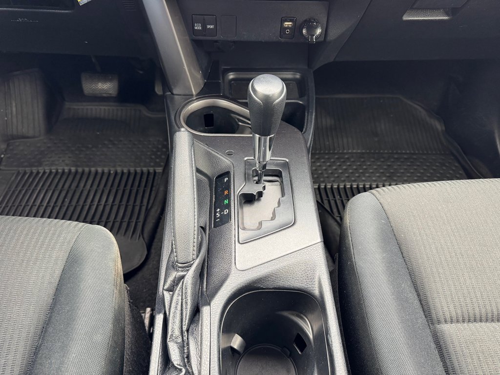 Used 2018 Toyota RAV4 LE image 17