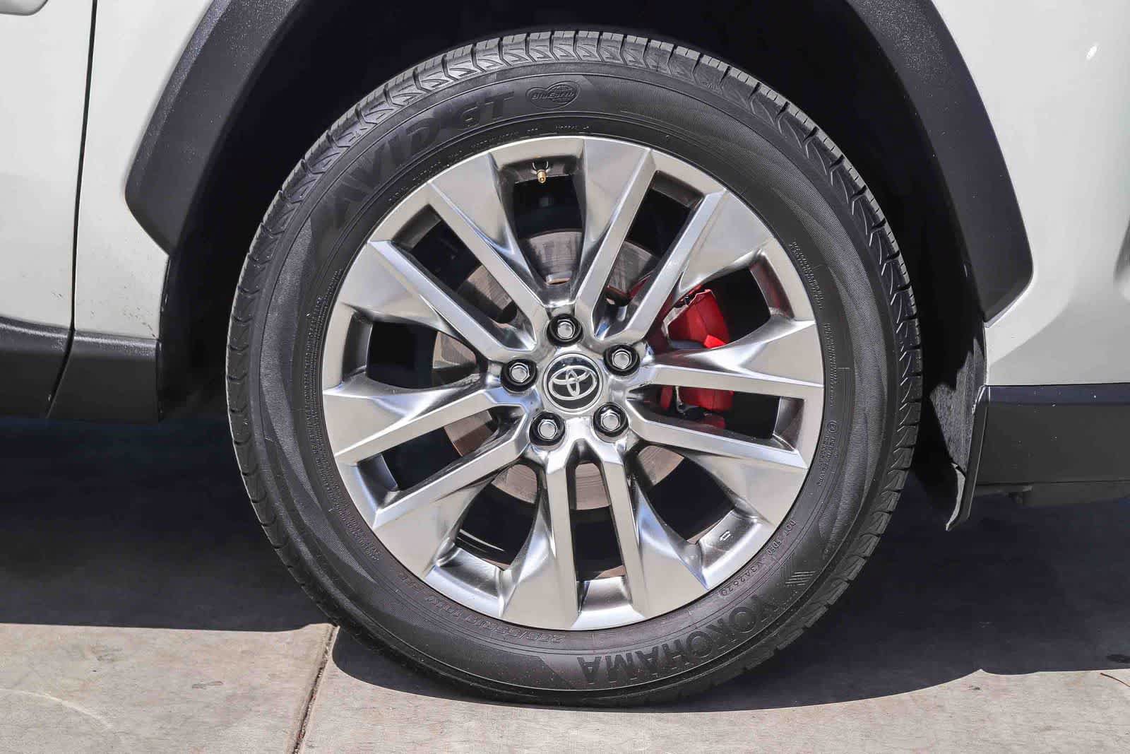 Used 2020 Toyota RAV4 Limited FWD image 9