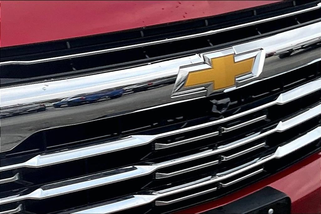 New 2025 Chevrolet Suburban Premier w/ Sun And Tow Package AWD/4WD image 16
