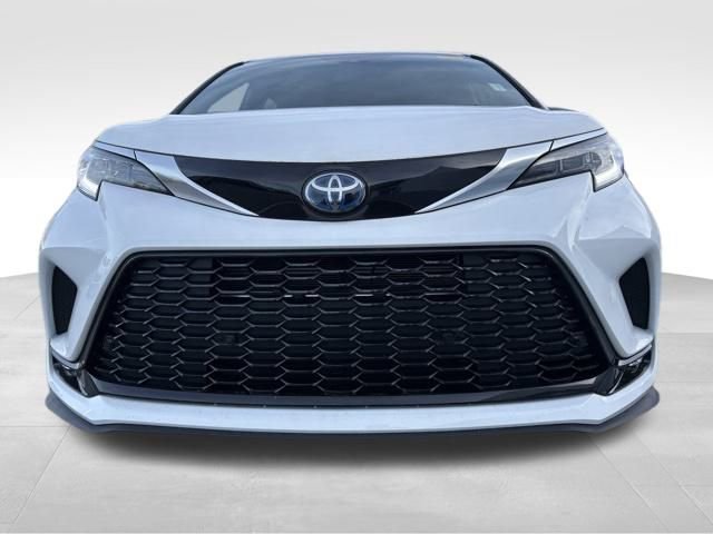 Used 2022 Toyota Sienna XSE video 2