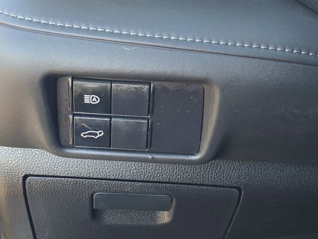 Used 2020 Toyota Highlander XLE image 27