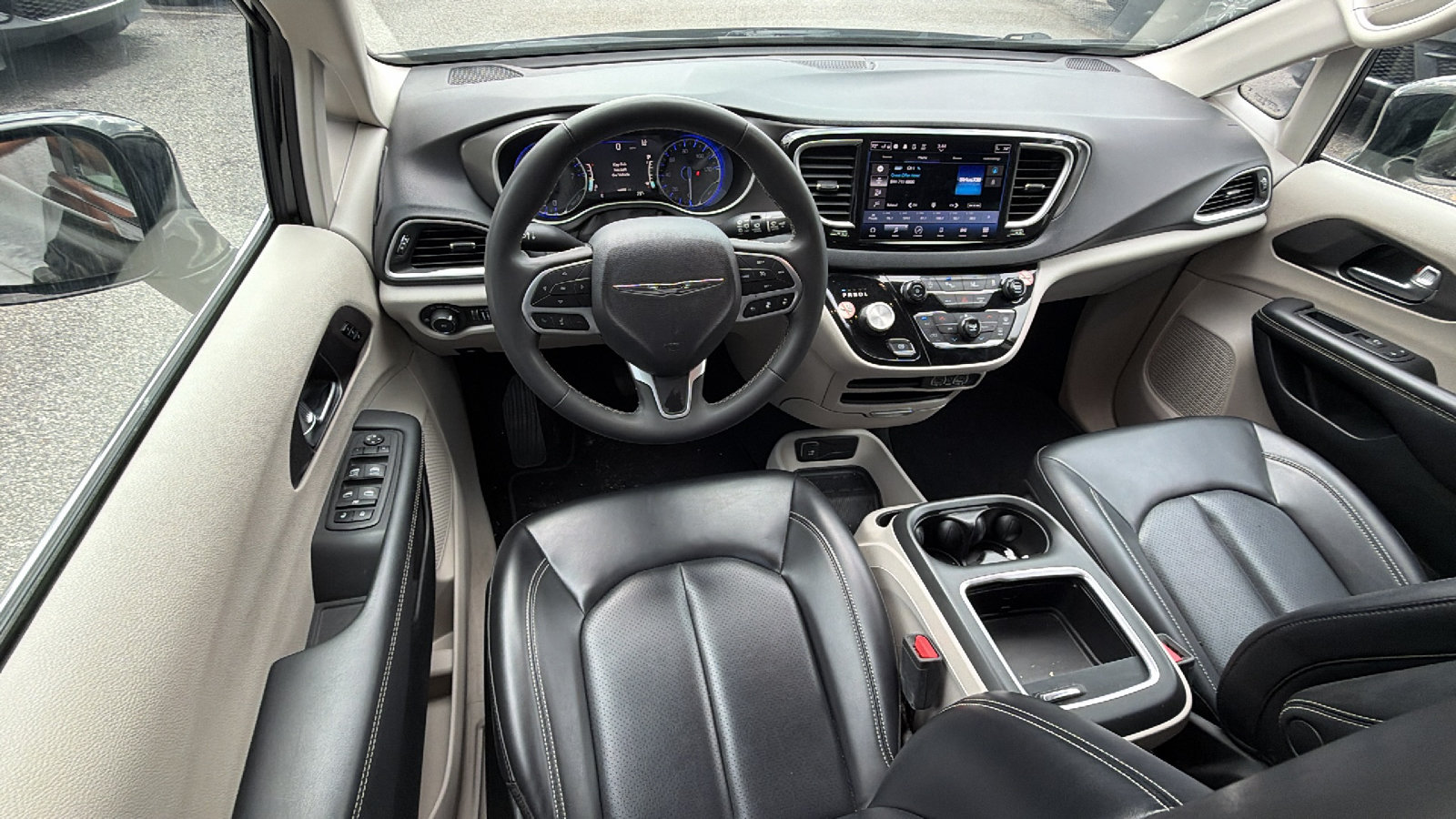 Used 2024 Chrysler Pacifica Touring-L FWD image 24