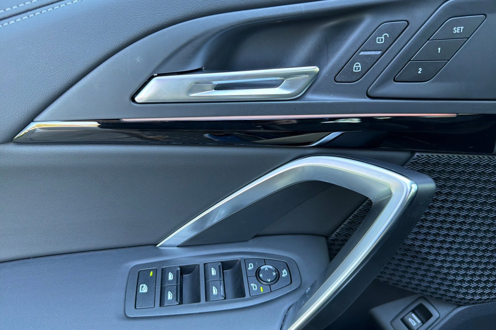 Used 2025 BMW X1 xDrive28i w/ Technology Package image 12